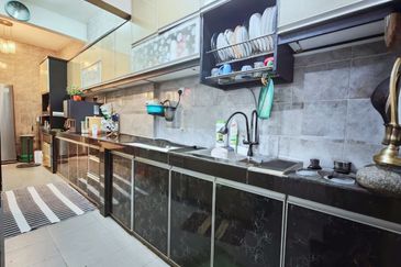 Taman Bukit Subang Seksyen U16 Shah Alam, 22 x 80 Extended Dapur 5 Min ke Elmina Lakeside Mall | Double Storey Terrace FOR SALE! - RM660k Negotiable