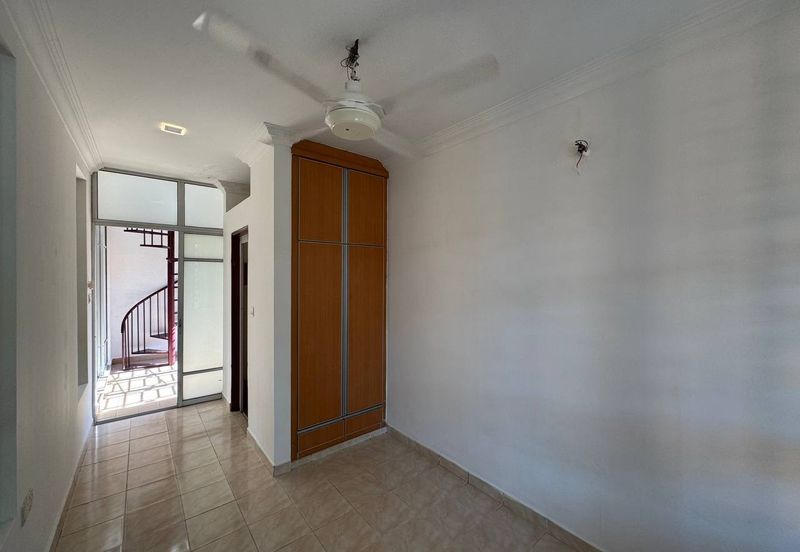 Jalan Makyong Bandar Bukit Raja Klang, Endlot 30' x 65' Fully Renovated | Single Storey Terrace ENDLOT For Sale! - RM550k Negotiable