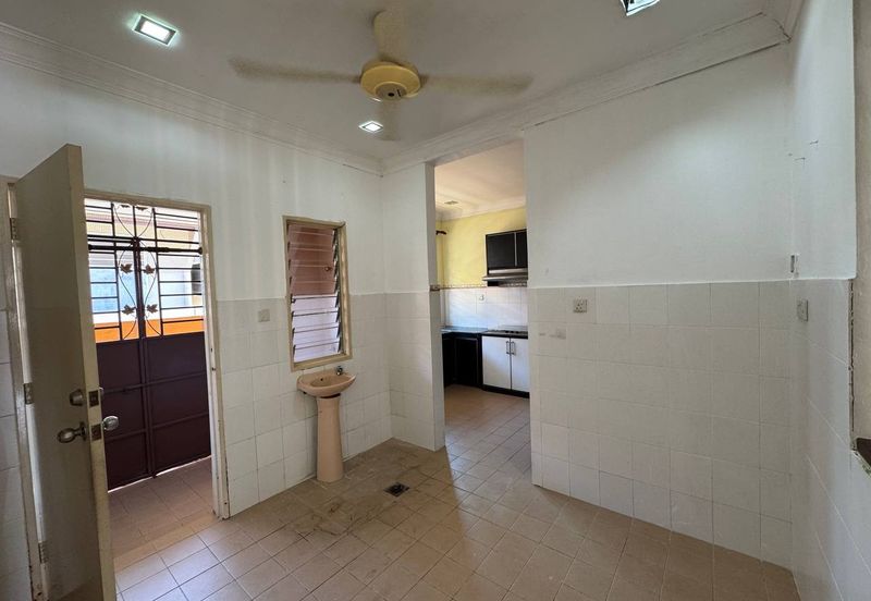 Jalan Makyong Bandar Bukit Raja Klang, Endlot 30' x 65' Fully Renovated | Single Storey Terrace ENDLOT For Sale! - RM550k Negotiable