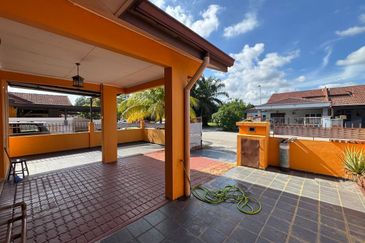 Jalan Makyong Bandar Bukit Raja Klang, Endlot 30' x 65' Fully Renovated | Single Storey Terrace ENDLOT For Sale! - RM550k Negotiable