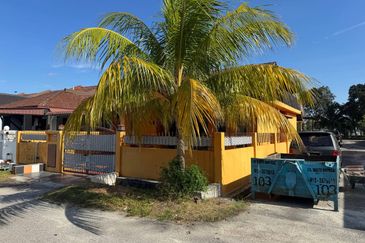 Jalan Makyong Bandar Bukit Raja Klang, Endlot 30' x 65' Fully Renovated | Single Storey Terrace ENDLOT For Sale! - RM550k Negotiable