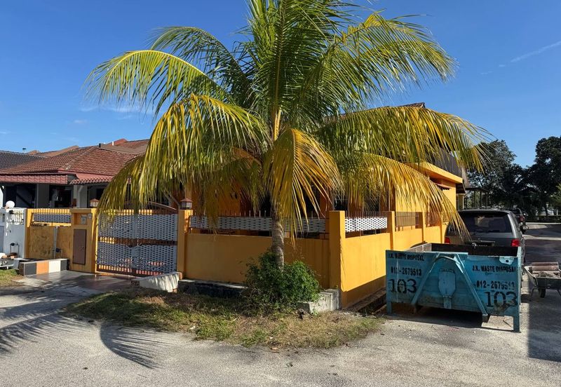 Jalan Makyong Bandar Bukit Raja Klang, Endlot 30' x 65' Fully Renovated | Single Storey Terrace ENDLOT For Sale! - RM550k Negotiable