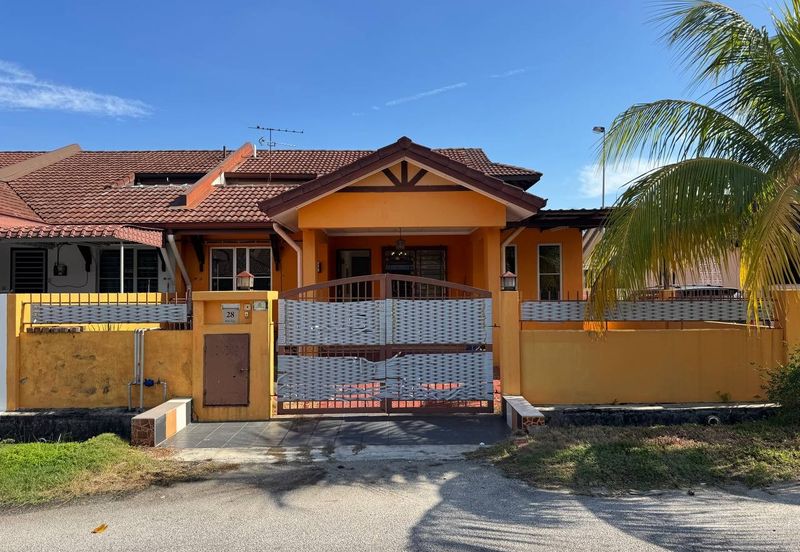 Jalan Makyong Bandar Bukit Raja Klang, Endlot 30' x 65' Fully Renovated | Single Storey Terrace ENDLOT For Sale! - RM550k Negotiable