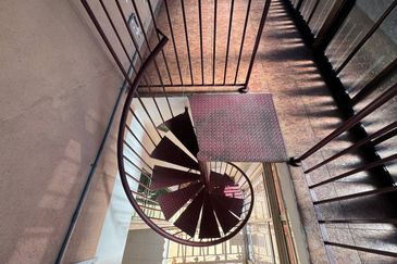 Jalan Makyong Bandar Bukit Raja Klang, Endlot 30' x 65' Fully Renovated | Single Storey Terrace ENDLOT For Sale! - RM550k Negotiable