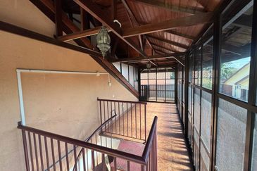 Jalan Makyong Bandar Bukit Raja Klang, Endlot 30' x 65' Fully Renovated | Single Storey Terrace ENDLOT For Sale! - RM550k Negotiable