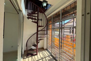 Jalan Makyong Bandar Bukit Raja Klang, Endlot 30' x 65' Fully Renovated | Single Storey Terrace ENDLOT For Sale! - RM550k Negotiable