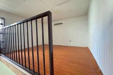 Jalan Makyong Bandar Bukit Raja Klang, Endlot 30' x 65' Fully Renovated | Single Storey Terrace ENDLOT For Sale! - RM550k Negotiable