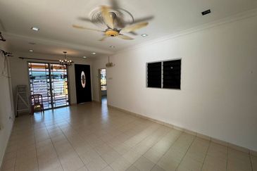 Jalan Makyong Bandar Bukit Raja Klang, Endlot 30' x 65' Fully Renovated | Single Storey Terrace ENDLOT For Sale! - RM550k Negotiable