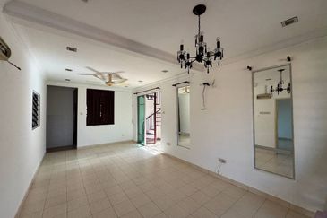 Jalan Makyong Bandar Bukit Raja Klang, Endlot 30' x 65' Fully Renovated | Single Storey Terrace ENDLOT For Sale! - RM550k Negotiable