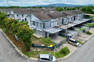 Ariza Elmina Gardens