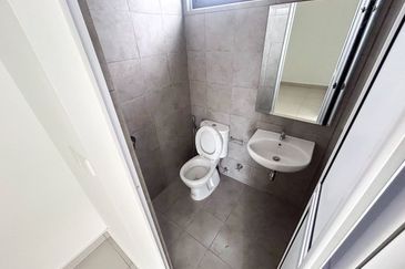 The Eight 2, Elmina Green (Phase A)