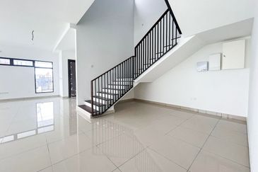 The Eight 2, Elmina Green (Phase A)