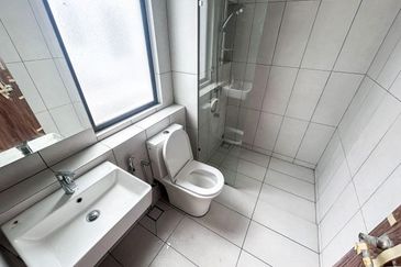 The Eight 2, Elmina Green (Phase A)