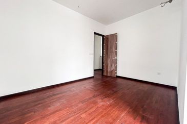 The Eight 2, Elmina Green (Phase A)