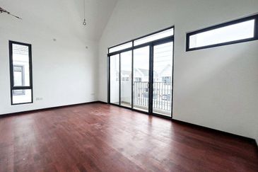 The Eight 2, Elmina Green (Phase A)