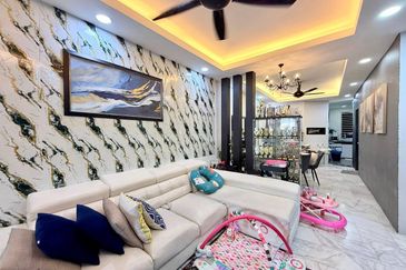 Lorong Mahkota Impian Puncak Alam Selangor, Fully Renovated Facing Open | Single Storey Terrace FOR SALE! - RM330k Negotiable