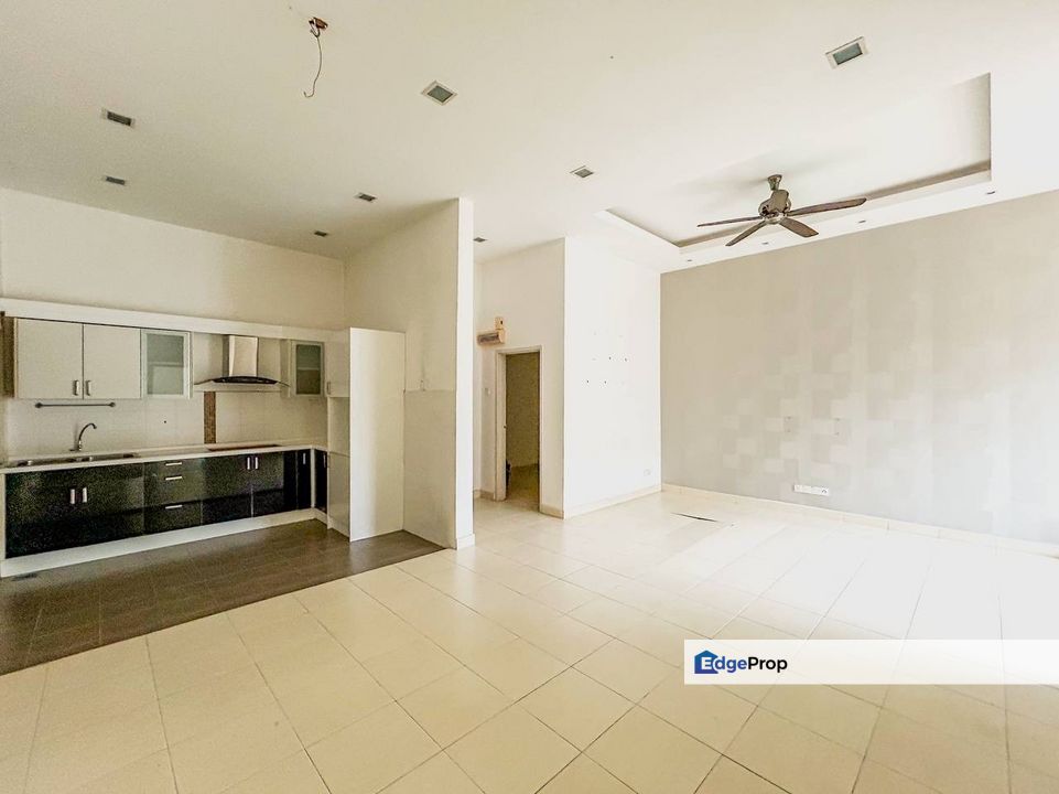Villa Park Condominium Taman Bukit Serdang Seri Kembangan, Ground Floor 1,106 sq.ft | Service Apartment FOR SALE! - RM349k Nego, Selangor, Seri Kembangan