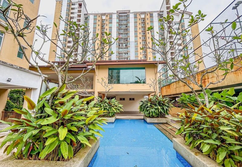 Villa Park Condominium