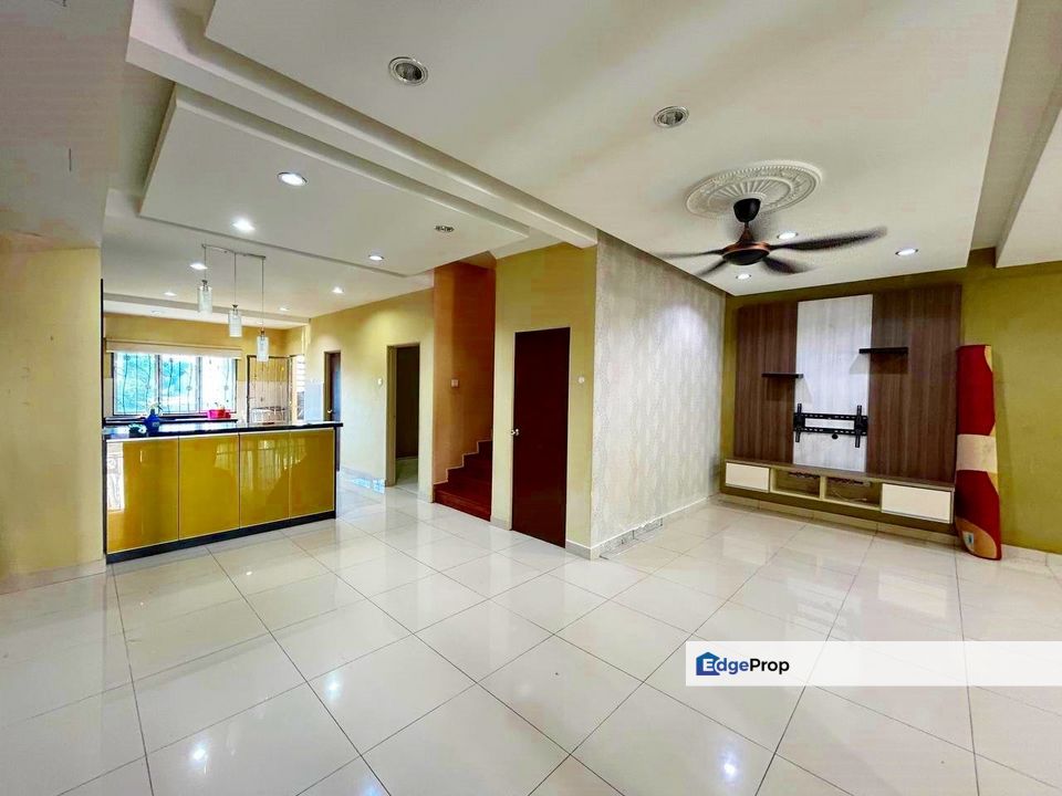 Taman Suria Tropika Serdang Seri Kembangan Selangor, 22 x 75 Near IOI City Mall | Double Storey Terrace FOR SALE! - RM630k Nego, Selangor, Serdang