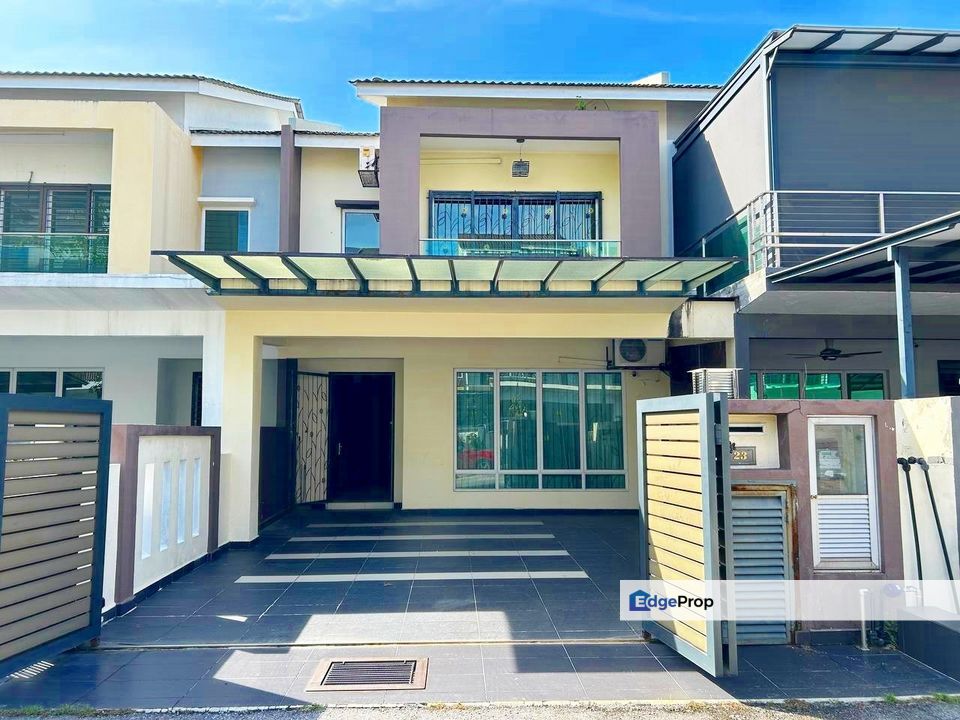 Taman Suria Tropika Serdang Seri Kembangan Selangor, 22 x 75 Near IOI City Mall | Double Storey Terrace FOR SALE! - RM630k Nego, Selangor, Serdang