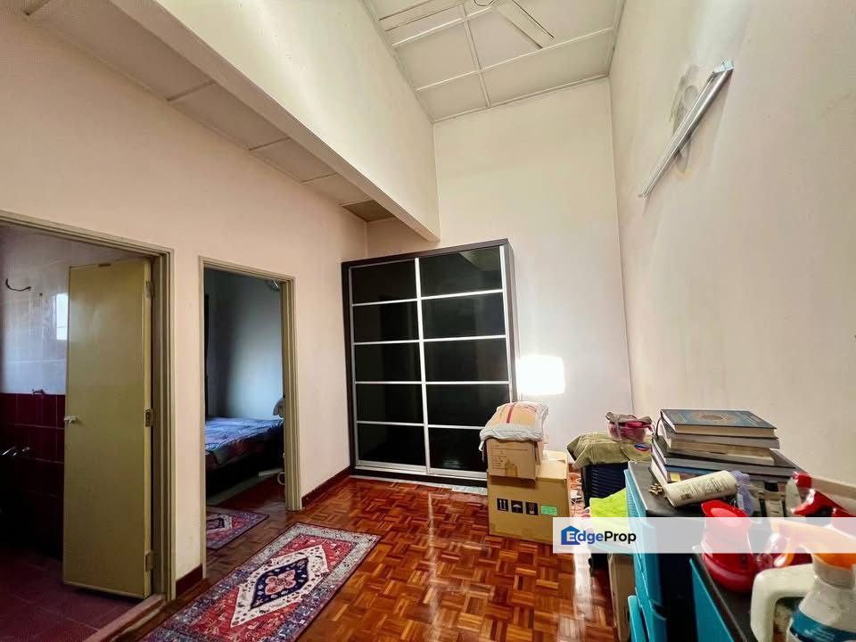 Seksyen 27 Taman Bunga Negara Shah Alam, 22 x 75 Freehold Unit With Kitchen Cabinet | Double Storey Terrace FOR SALE! - RM580k , Selangor, Shah Alam