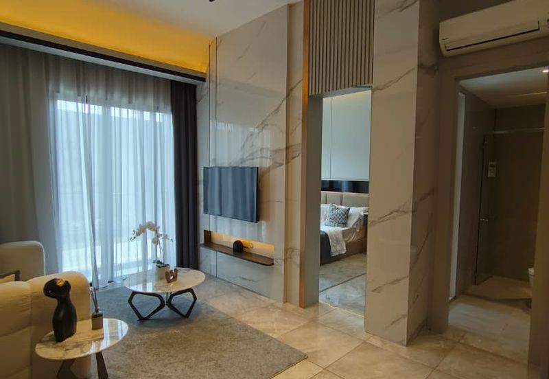 Parkland By The River **