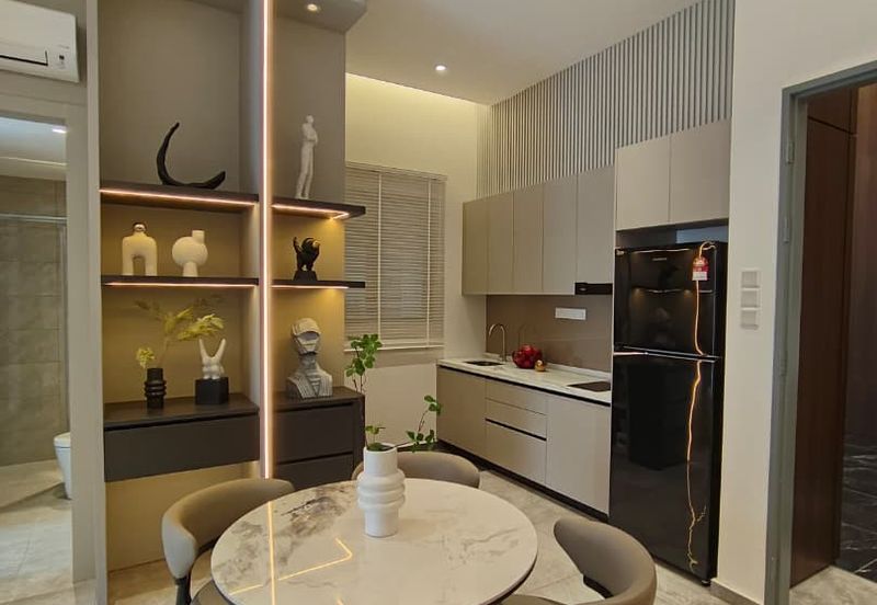 Parkland By The River **