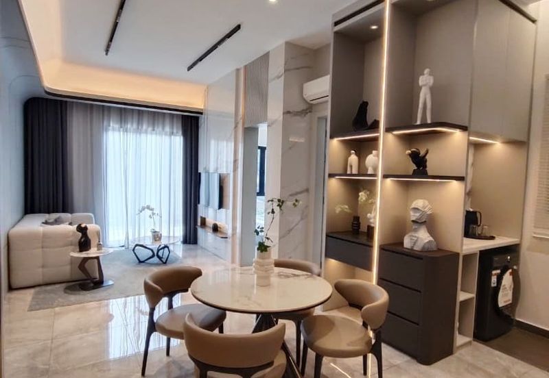 Parkland By The River **