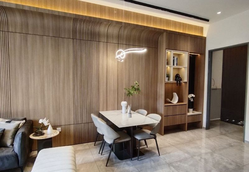 Parkland By The River **