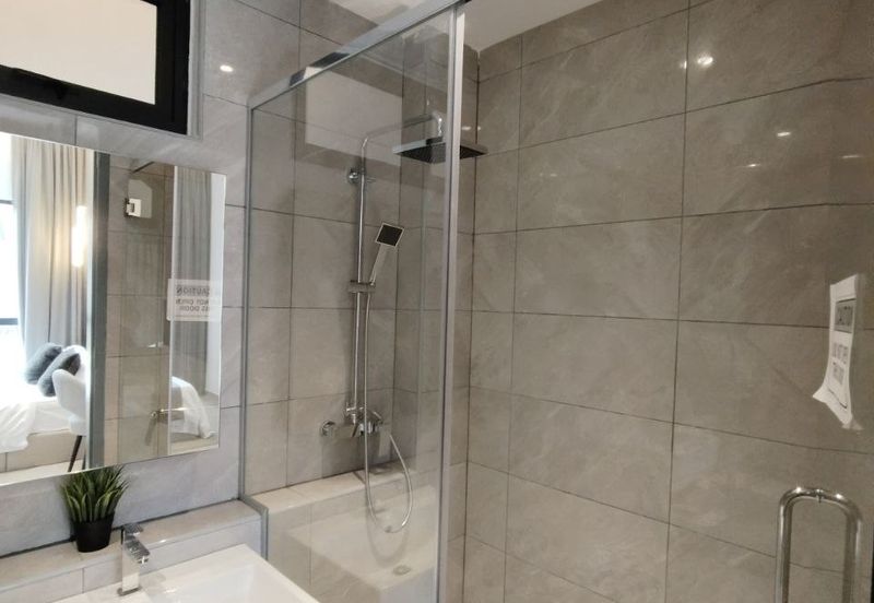 Parkland By The River **