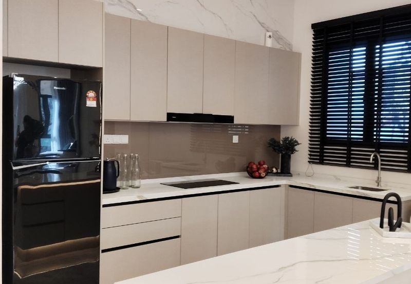 Parkland By The River **