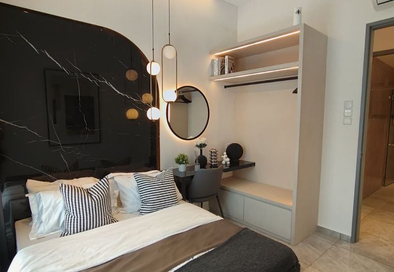 Parkland By The River **