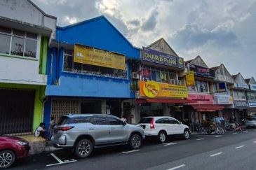 Taman Gunung Pulai @ Kulai Double Storey Shoplot For Sale