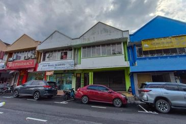 Taman Gunung Pulai @ Kulai Double Storey Shoplot For Sale