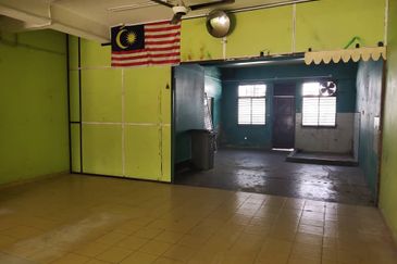 Taman Gunung Pulai @ Kulai Double Storey Shoplot For Sale