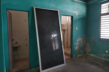 Taman Gunung Pulai @ Kulai Double Storey Shoplot For Sale