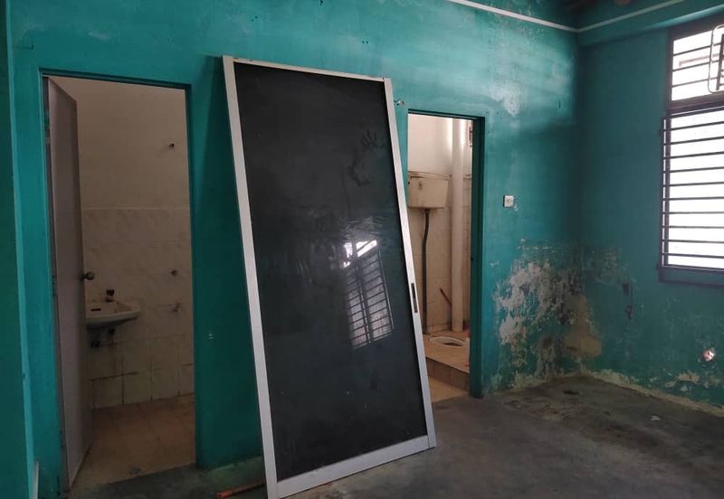 Taman Gunung Pulai @ Kulai Double Storey Shoplot For Sale