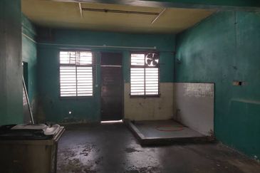 Taman Gunung Pulai @ Kulai Double Storey Shoplot For Sale