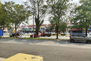Taman Gunung Pulai @ Kulai Double Storey Shoplot For Sale
