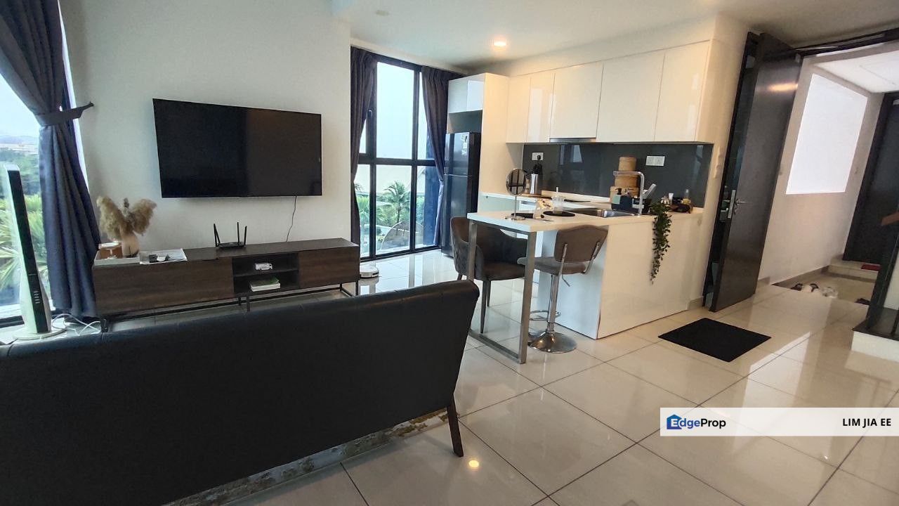 Almas Suites @ Puteri Habour Duplex Condominium For Sale, Johor, 