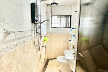 URGENT SEMI D BELOW VALUE AT BANDAR MELAKA