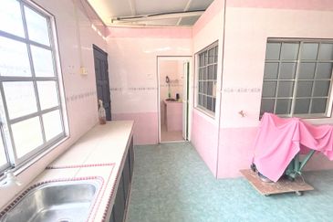 URGENT TERES FREEHOLD 4R BANDAR MELAKA 