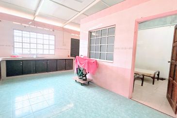 URGENT TERES FREEHOLD 4R BANDAR MELAKA 