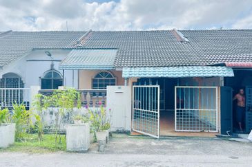 URGENT TERES FREEHOLD 4R BANDAR MELAKA 