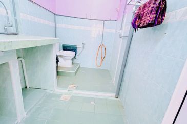 URGENT TERES FREEHOLD 4R BANDAR MELAKA 