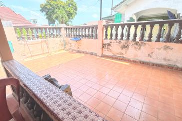 URGENT TERES FREEHOLD 4R BANDAR MELAKA 