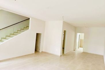 URGENT DOUBLE STOREY TERRACE NON BUMI BUKIT KATIL