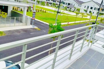 URGENT DOUBLE STOREY TERRACE NON BUMI BUKIT KATIL