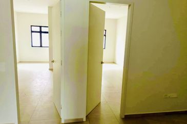 URGENT DOUBLE STOREY TERRACE NON BUMI BUKIT KATIL