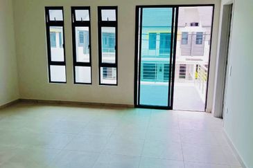 URGENT DOUBLE STOREY TERRACE NON BUMI BUKIT KATIL